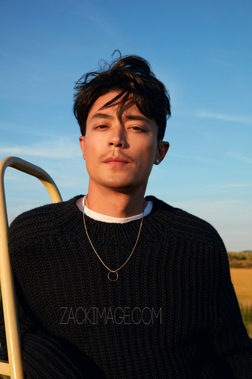 [鲜花]霍建华半隐退后颜值大跌,如今复出菜市场变秀场,帅气十足!