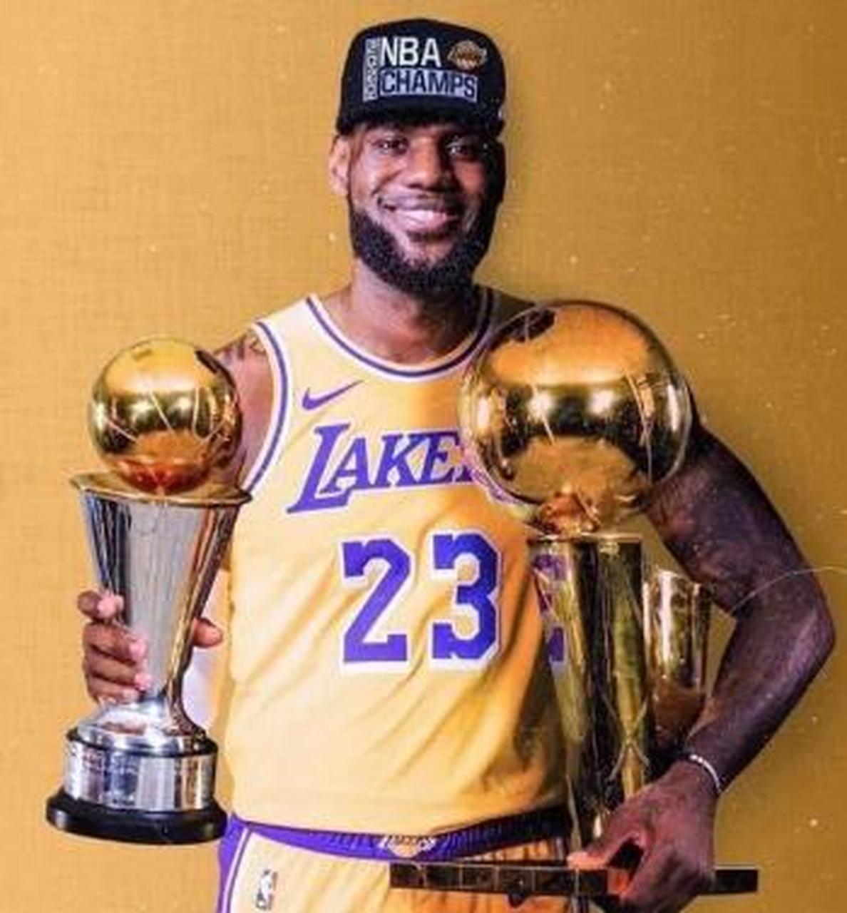 湖人赢喜讯,组三巨头的机会来了 米切尔离开爵士加盟骑士队,他想要