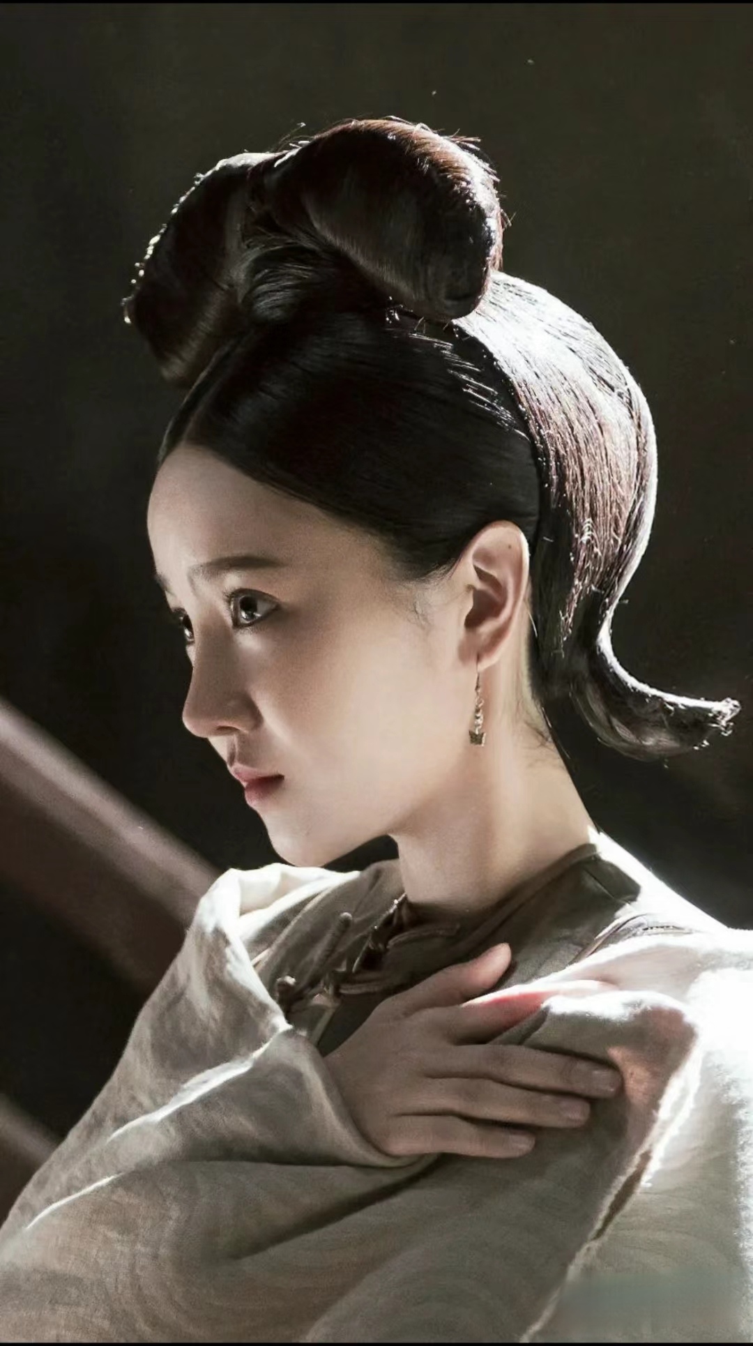 后面如懿不争气惢心又被送去慎刑司活活打瘸了一条腿