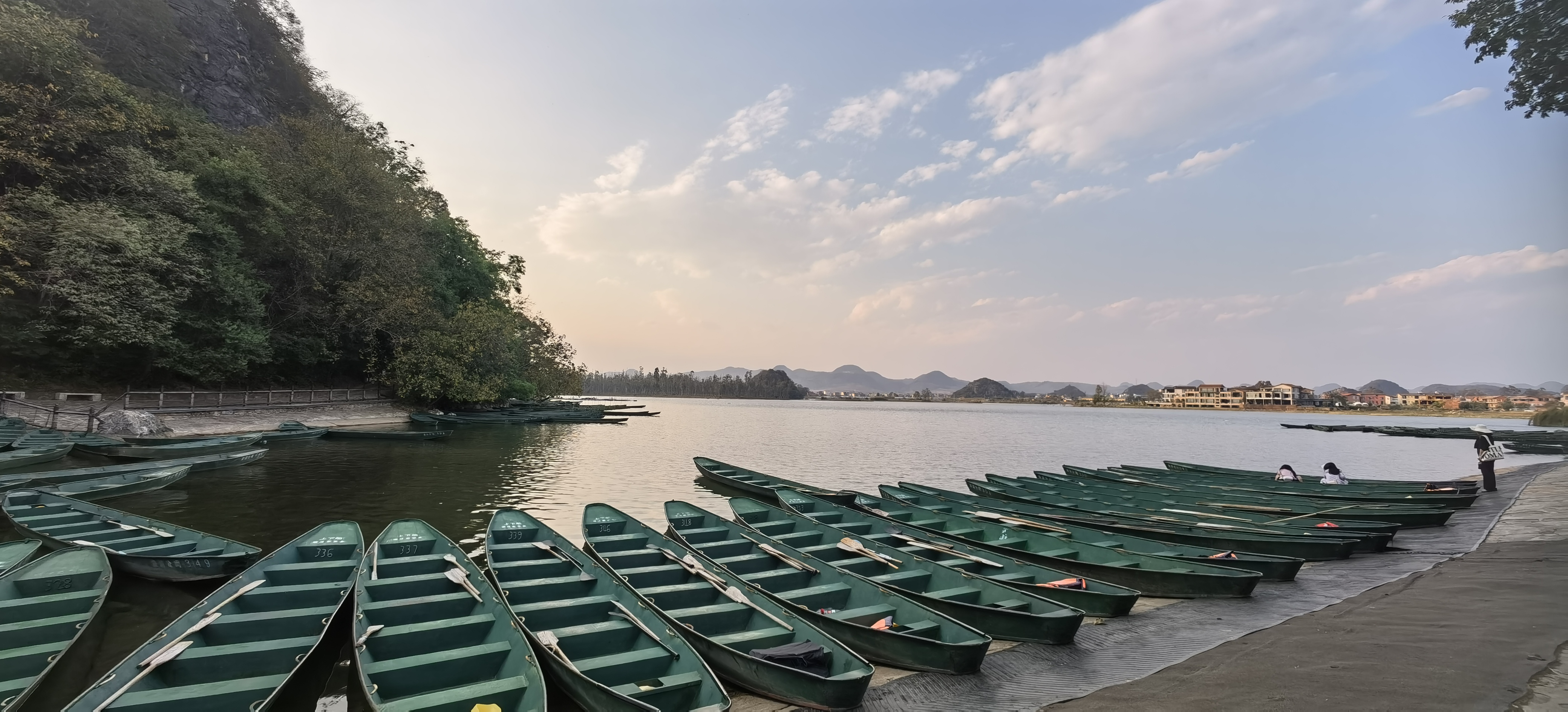 名胜区,国家5a级旅游景区,国家湿地公园,位于云南省文山州丘北县境内