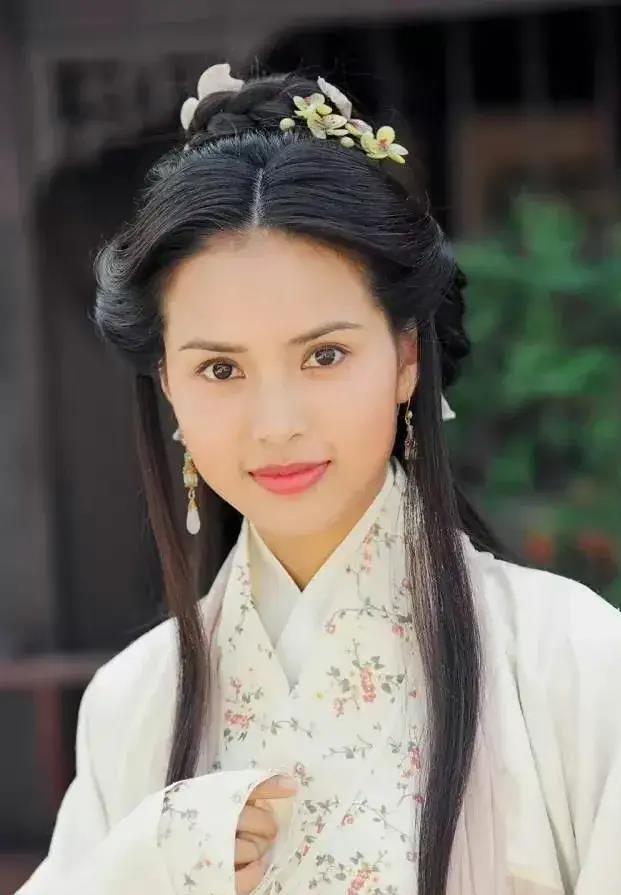58岁李若彤回应未婚未育,自曝曾经历十年恋情,深受抑郁症困扰