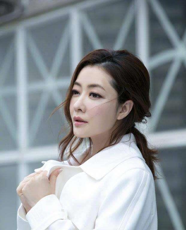 tvb一代花旦迎49岁生日,郭富城前女友熊黛林出镜,两人竟是亲戚