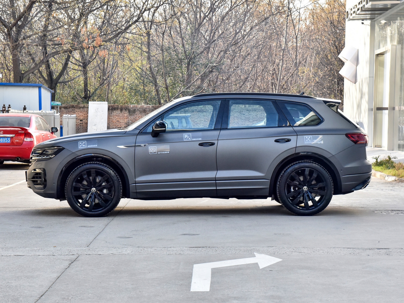 豪华suv别盯着宝马x5,大众途锐降价12.9万,3.0配8at 空气悬架