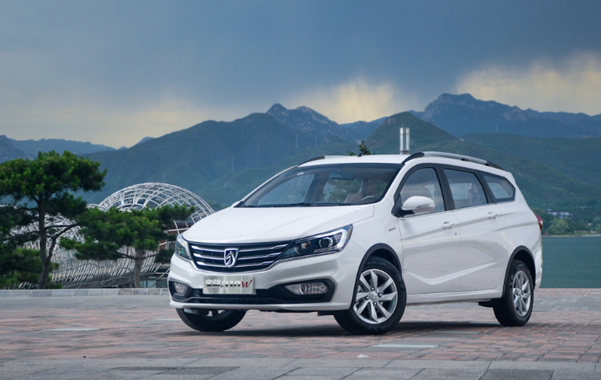 宝骏310w,你的出行新选择!强大性能,舒适空间与超值价格让你欲罢不能.