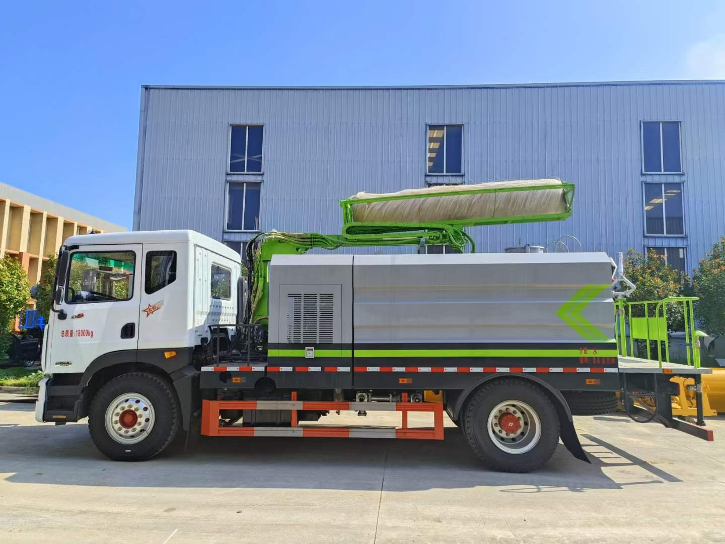 东风d9光伏面板清洗车厂家说18万到19万,你会选它吗