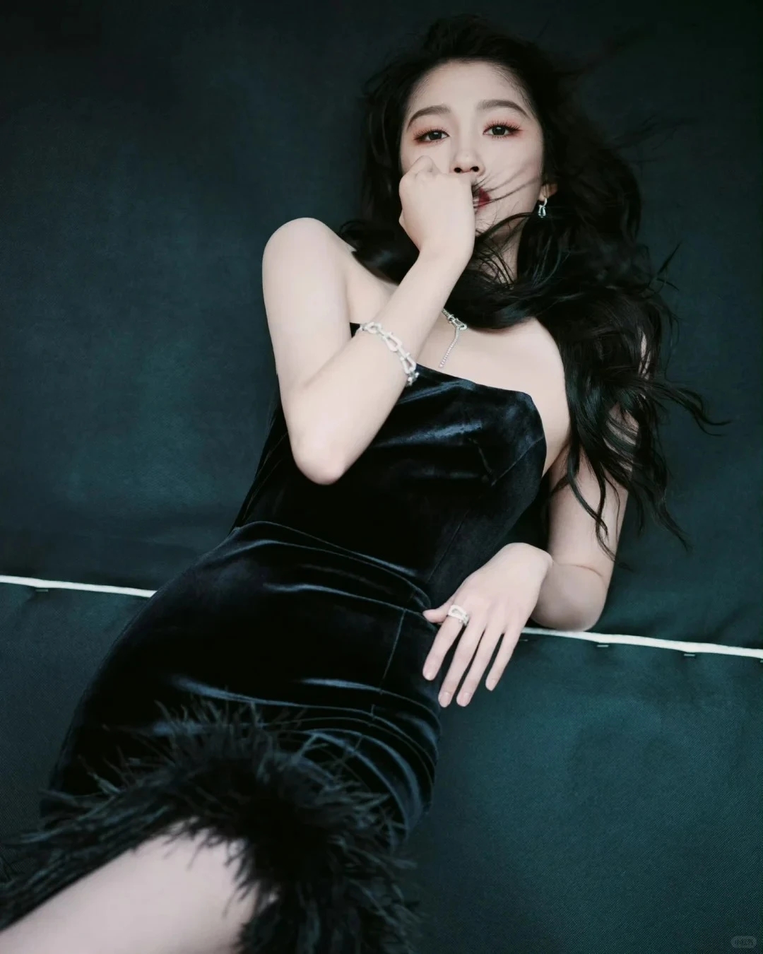 "大长腿"关晓彤,纯欲写真集,就问你爱不爱?