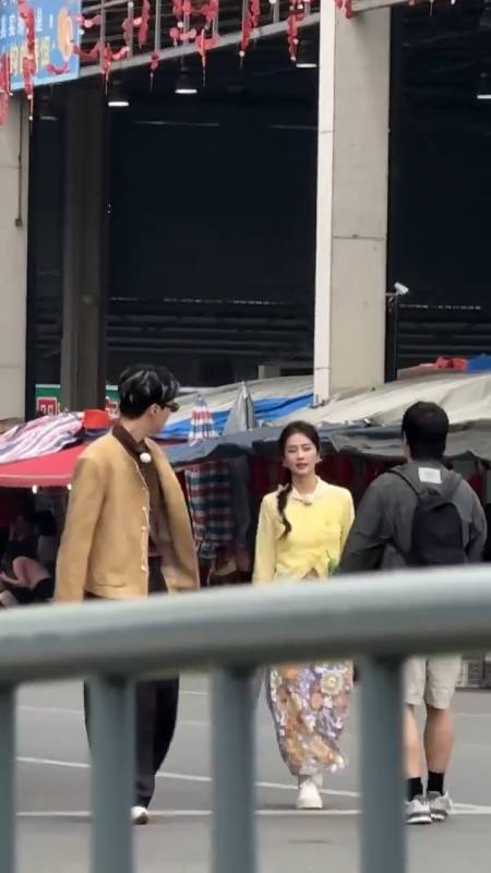 白鹿范丞丞录制跑男白米范cp同框太养眼了