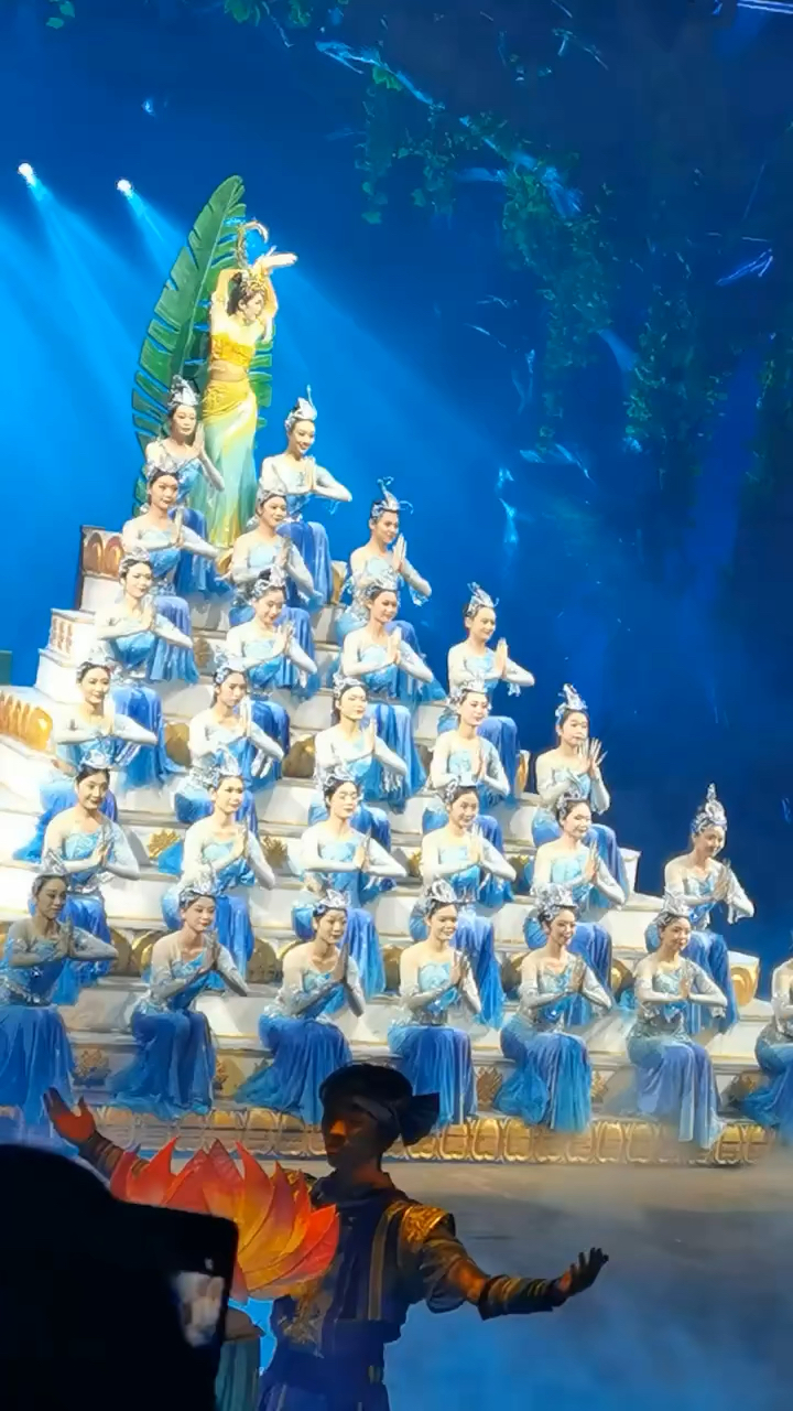 西双版纳旅游,新傣秀,美丽的少数民族表演