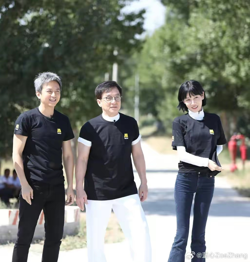 成龙大哥70岁生日盛宴,张蓝心献上温馨祝福,新电影引爆期待!