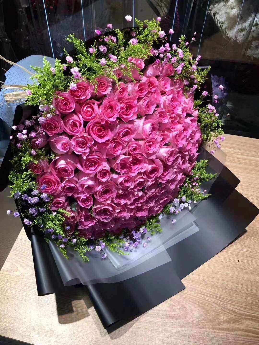 66 朵玫瑰的花语通常有"真爱不变""顺利如意"等含义
