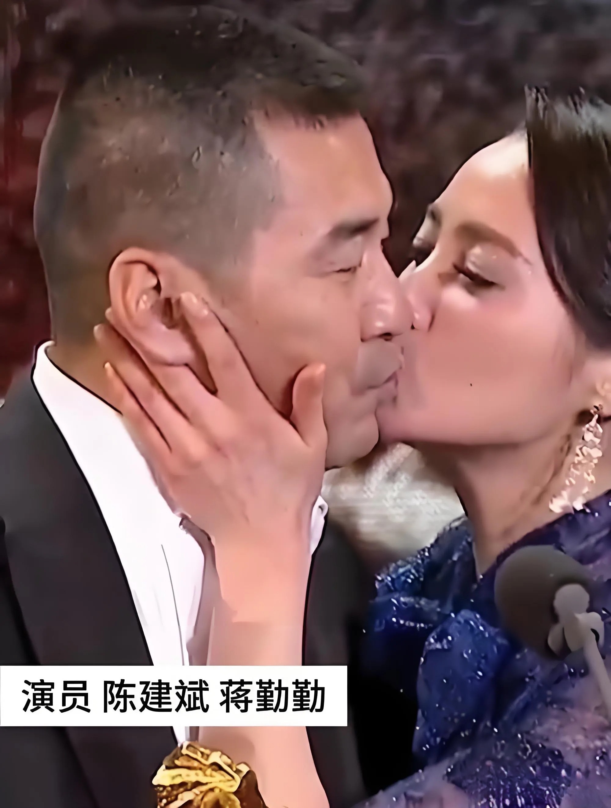 陈建斌一脸委屈地说我最受不了的是每次吵架她直接出王炸