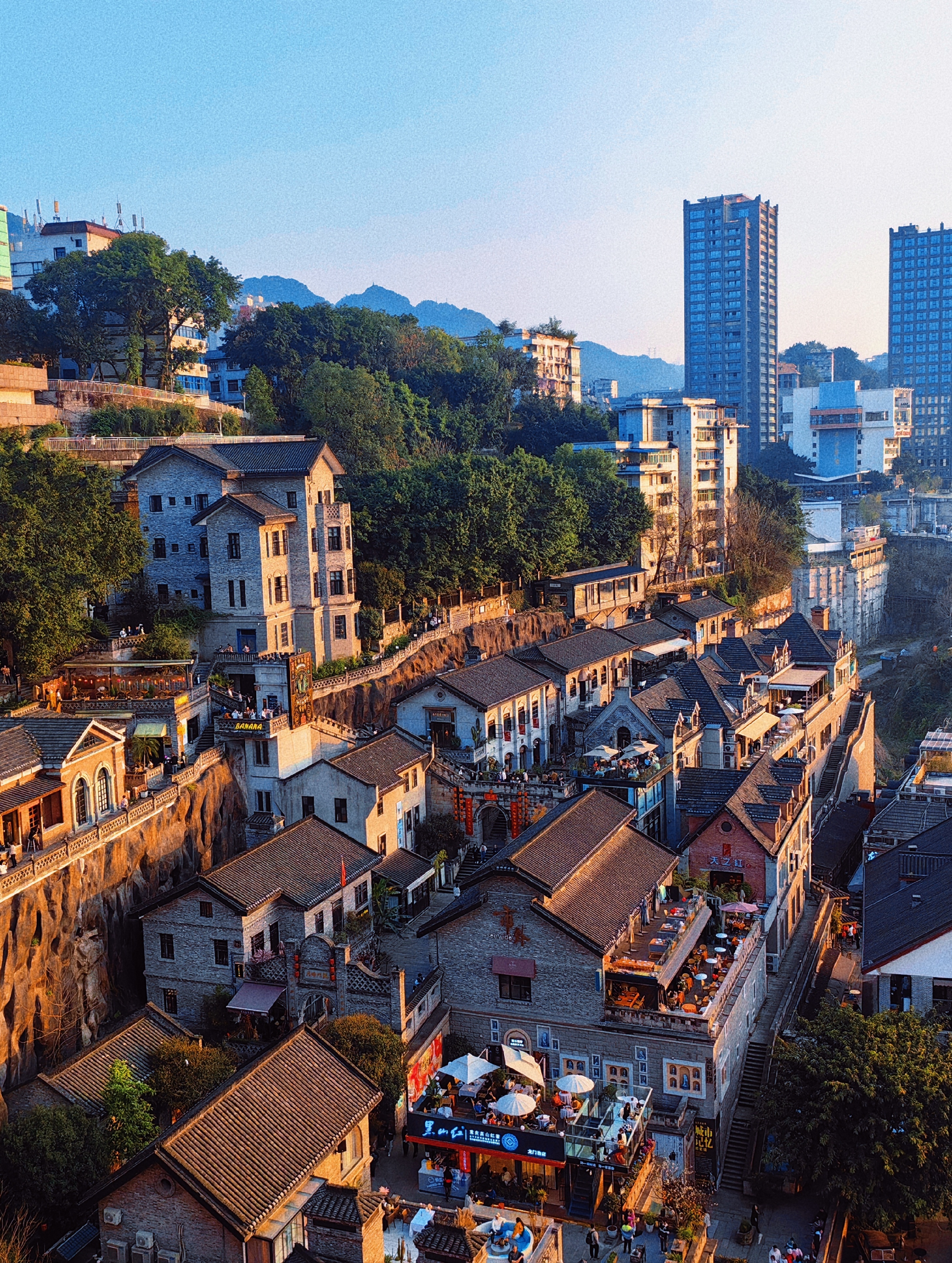 重庆龙门浩老街:古今交织,与东水门大桥共舞   探索最美大桥下的秘密