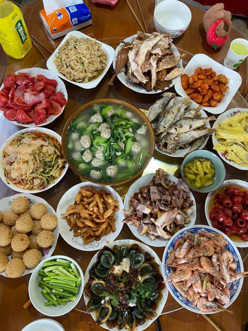 男朋友第一次带我去他家,当看到他妈妈做的一桌饭菜,里面竟然有一盘虾