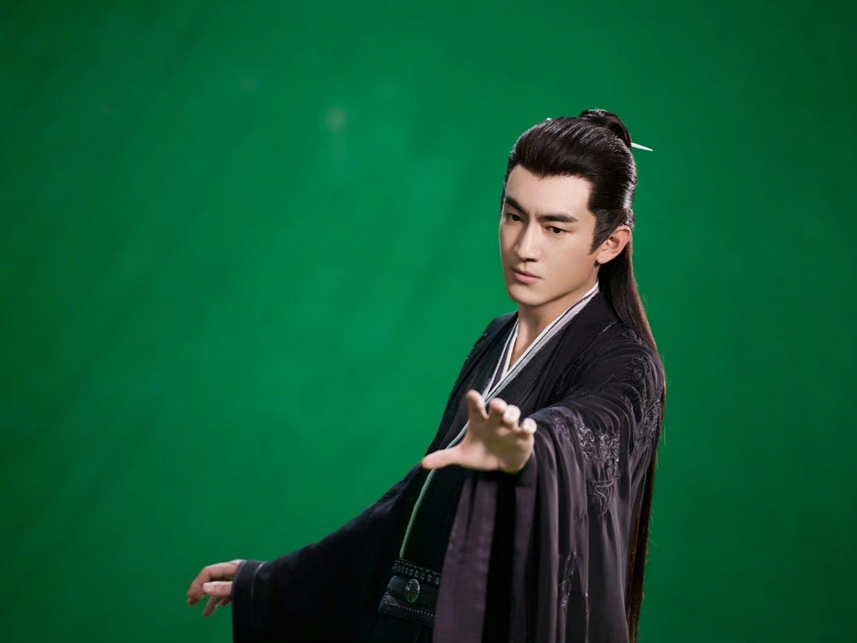 林更新一直很火的,尤其是在古装剧方面,当初步步惊心里的十四阿哥