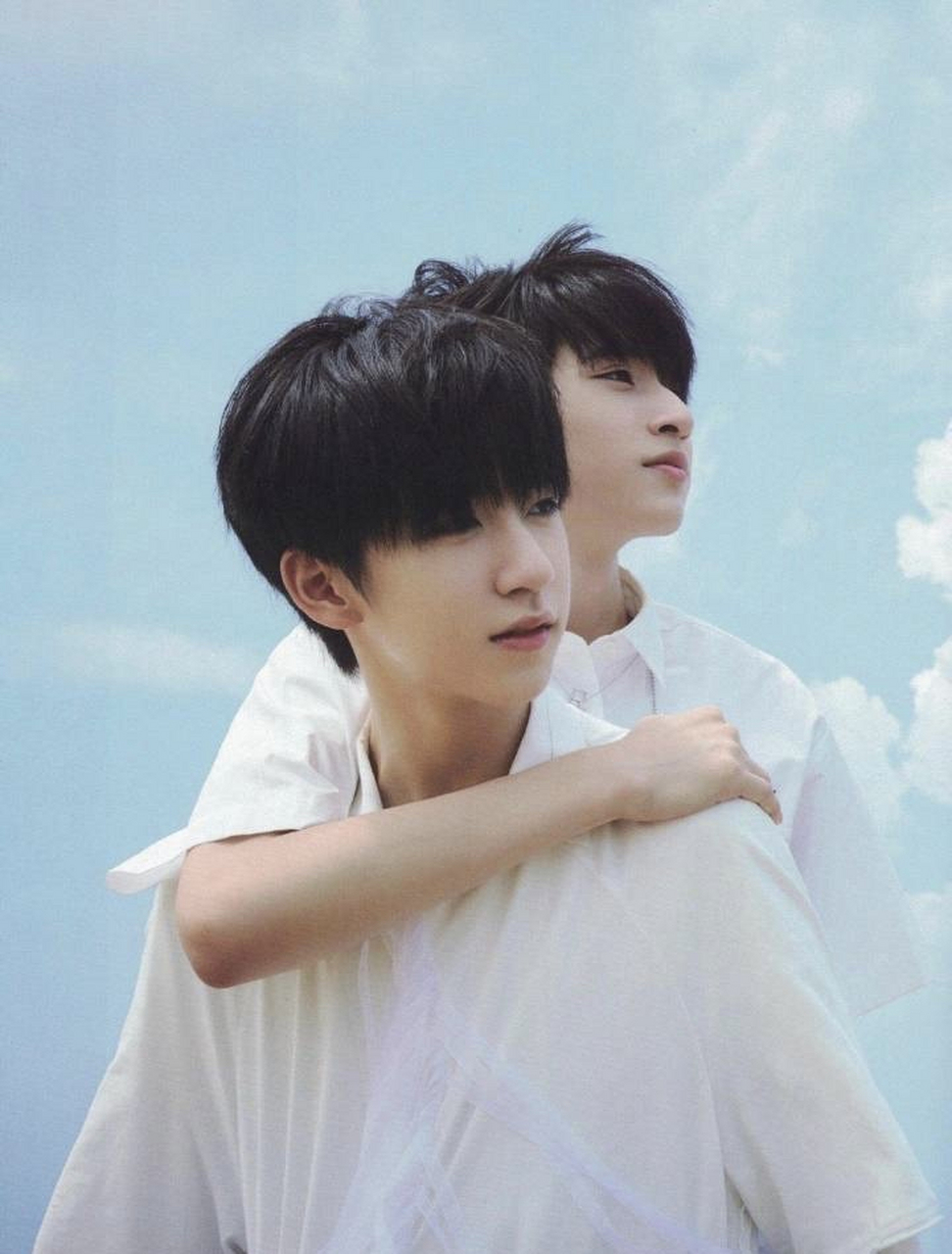 好久没见过时代少年团严浩翔和贺峻霖的合照了,两个青涩的少年郎,青春