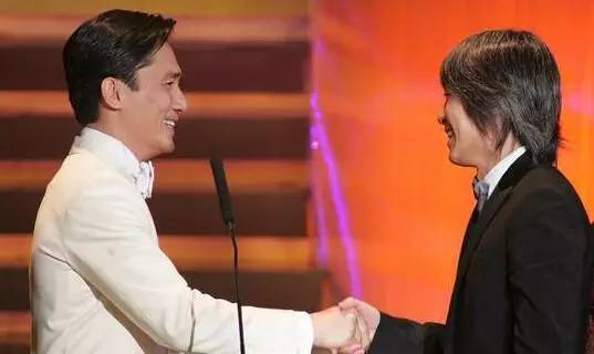 周星驰与梁朝伟年少时的知己到从未合作情谊真的变了吗