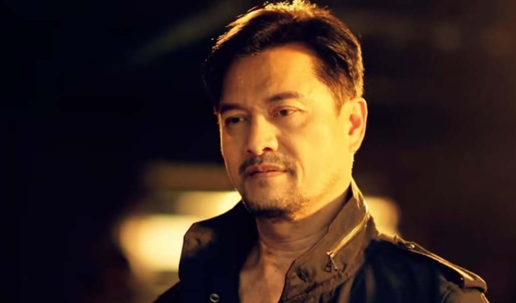 网传周海媚当时对吕良伟出演的丁力一见钟情,为了追爱毅然决然进入了