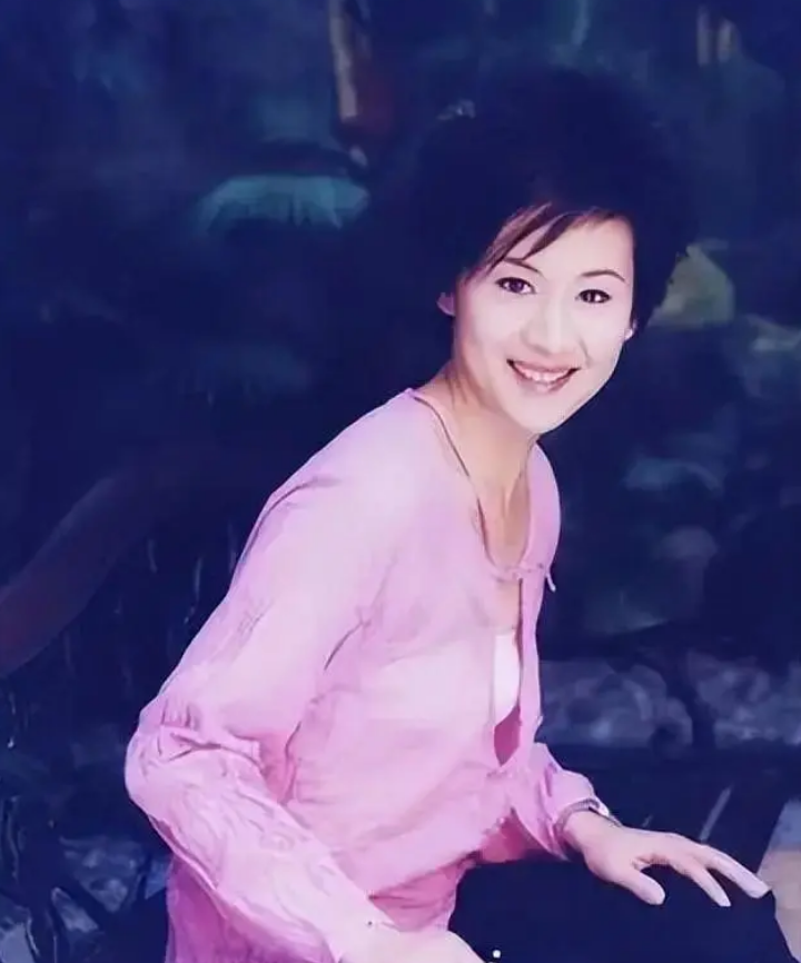 主持人王津元嫁大4岁富豪郭广昌连生3个孩子她过得幸福吗