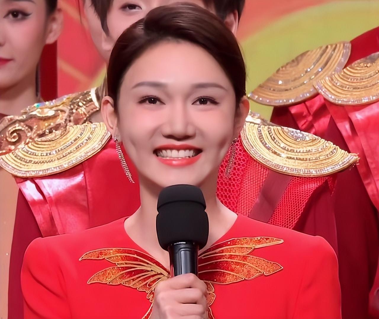这一次接过董卿的枪龙洋真的能扛起大旗吗