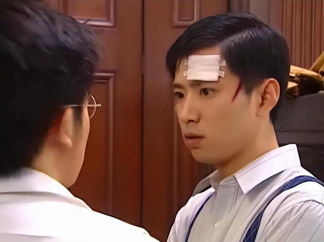 2000年,高鑫参演经典琼瑶剧《情深深雨蒙蒙》,并且凭借陆尔豪这一角色