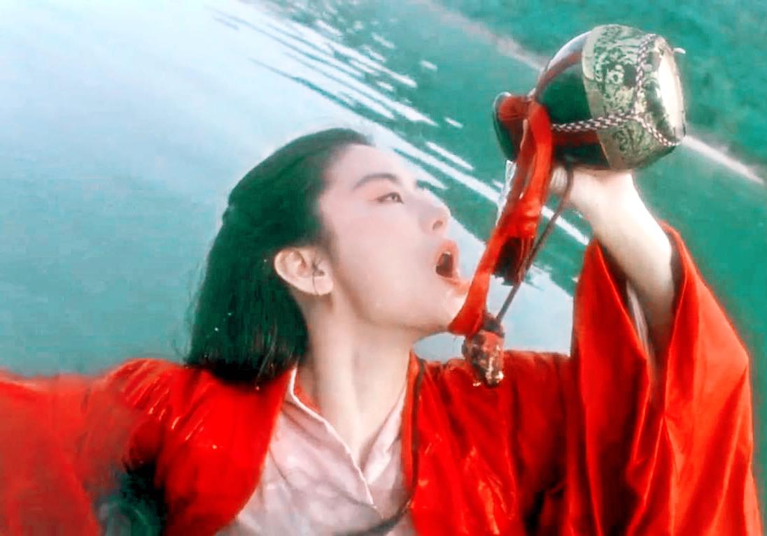 林青霞(饰演东方不败)
