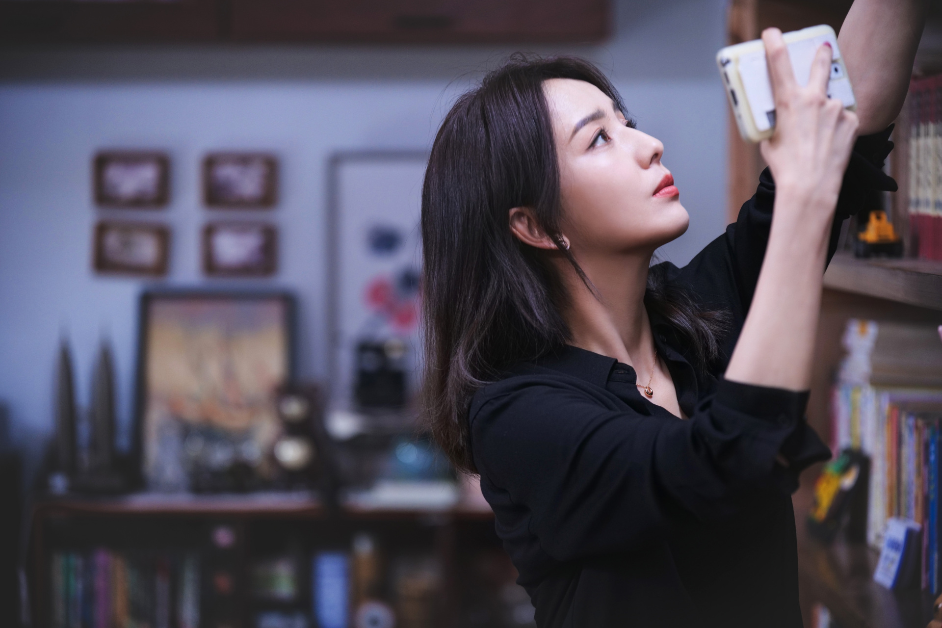 佟丽娅亲子度假照曝光,40岁妈妈与9岁肉嘟嘟儿子同框惹人爱!