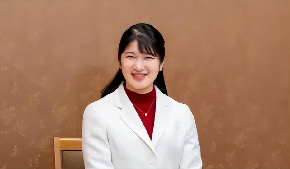 日本天皇独女成月薪7000打工人网友混得不如我们村长的女儿