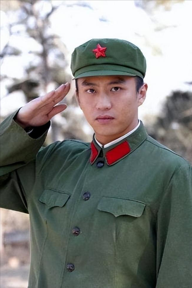 从综艺大咖到默默无闻离开跑男4年后如今邓超的生活过得如何