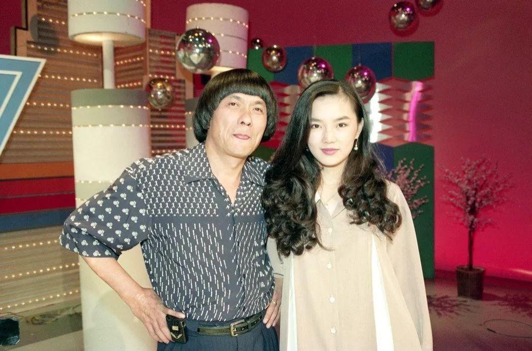 谢金燕走投无路之时,只得求助大佬杨登魁,(也就是大小s的干爹,坊间