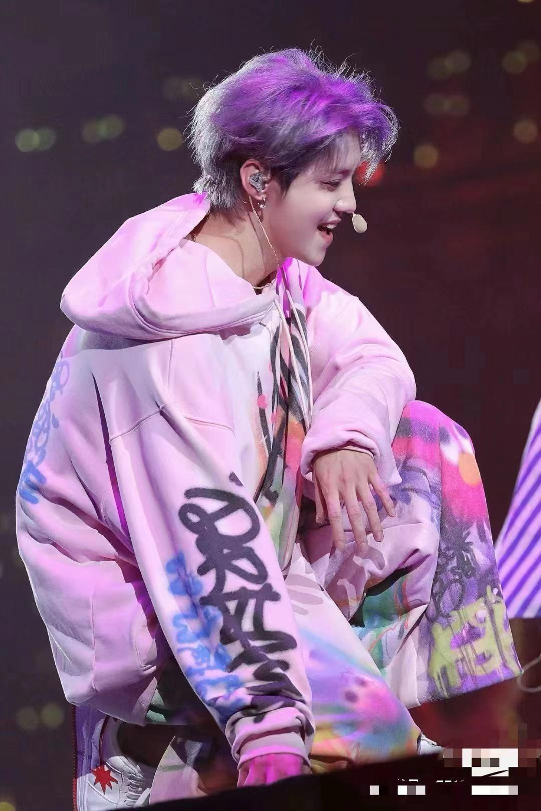 这一次34岁的鹿晗又给娱乐圈男偶像好好上了一课