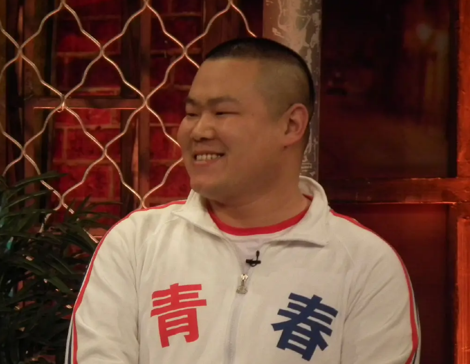 岳云鹏五个姐姐疼他女大学生帮他妻子扶他郭德纲捧他