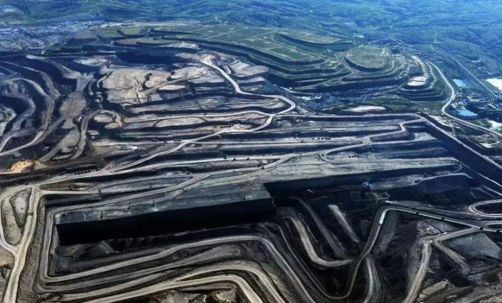 回顾:55米厚的煤层开采了118年,中国的露天煤矿,现在