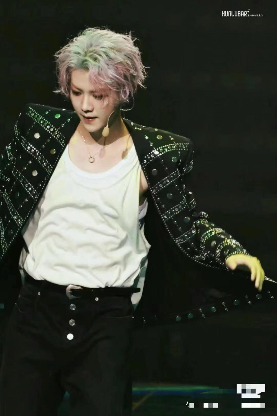 这一次34岁的鹿晗又给娱乐圈男偶像好好上了一课