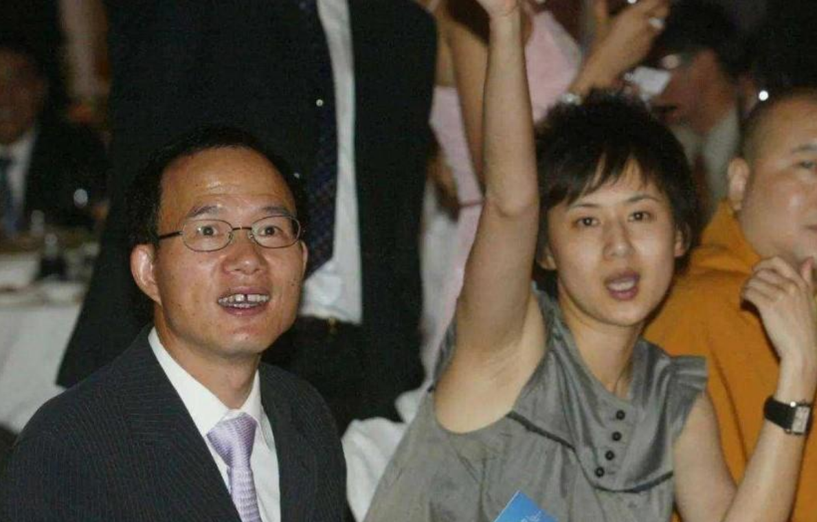 主持人王津元嫁大4岁富豪郭广昌连生3个孩子她过得幸福吗