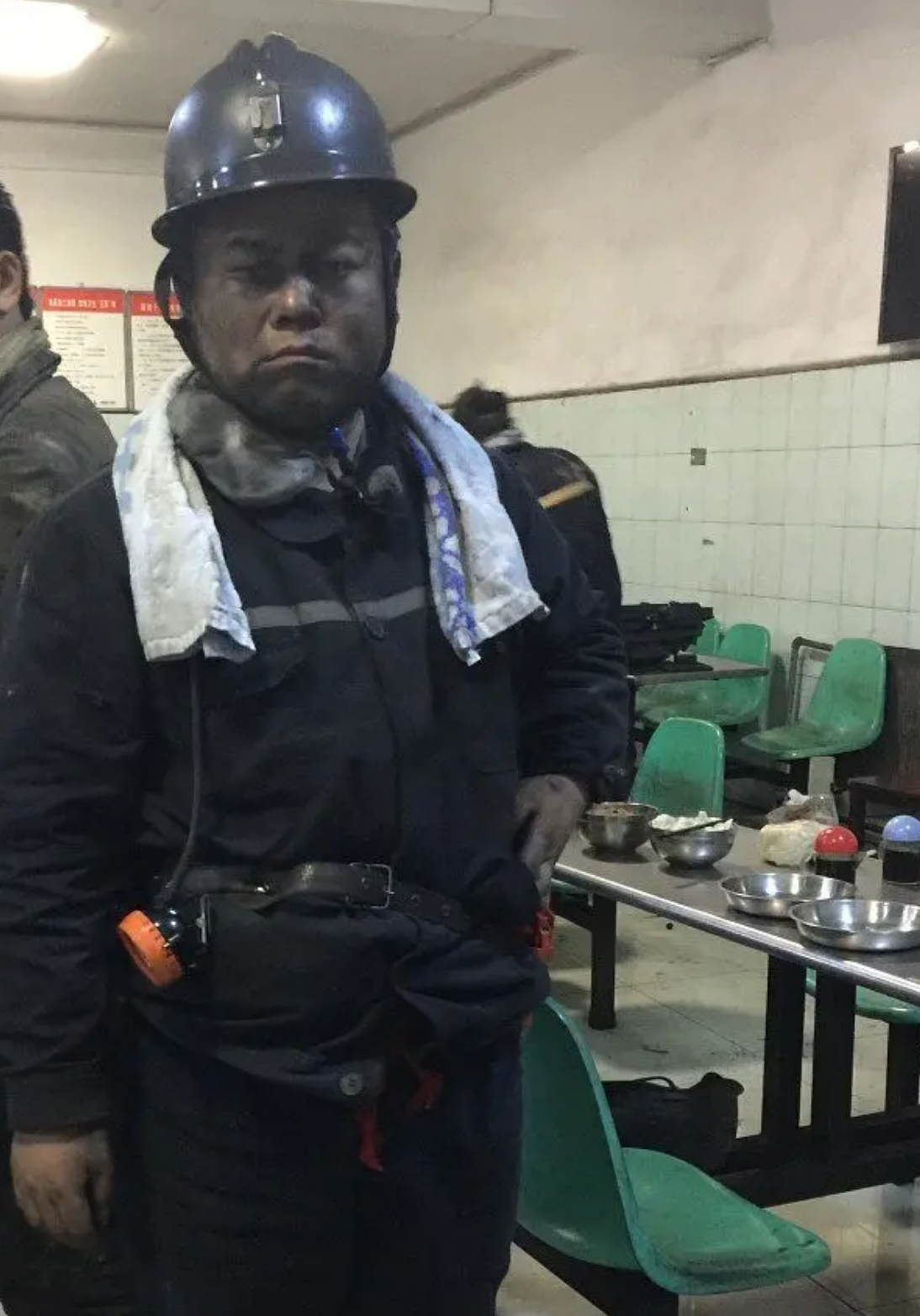 岳云鹏五个姐姐疼他女大学生帮他妻子扶他郭德纲捧他