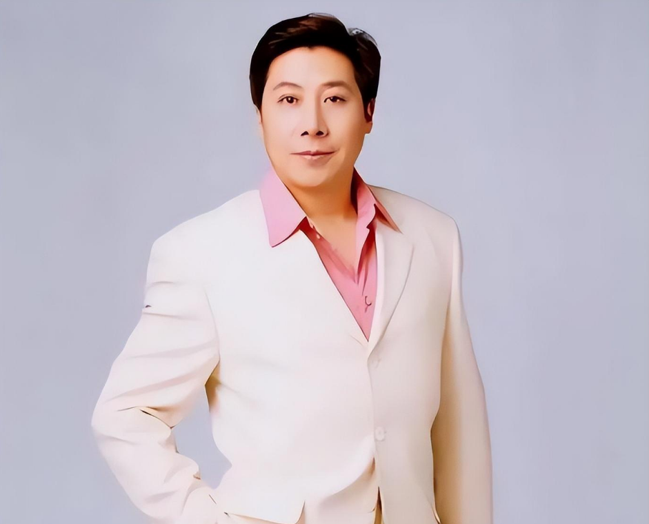 魏金栋多次上春晚被誉为新春第一唱娶圈外妻子恩爱幸福