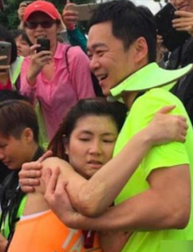 绝望之中以为被爱得到救赎在受伤期间,任家萱为了不拖累张承中,曾拒绝