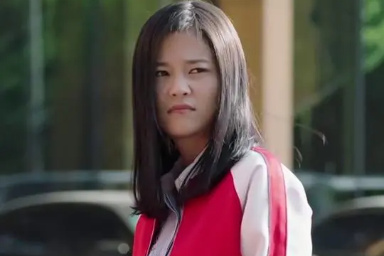 得益于母亲在演艺圈中的地位与人脉,岳以恩早在14岁时,就参演了电视剧