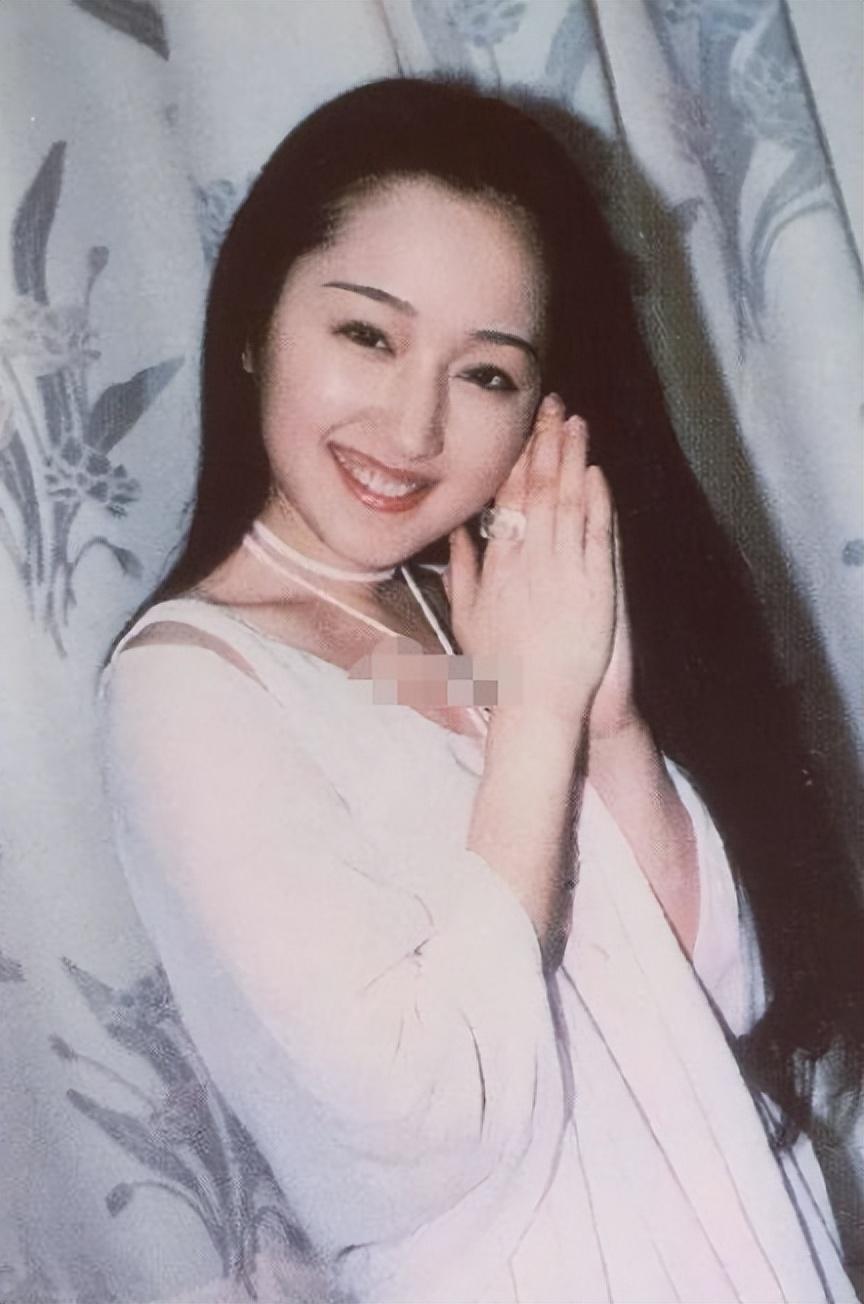 身高不够身材来凑杨钰莹丰满的身材就是她最犀利的武器