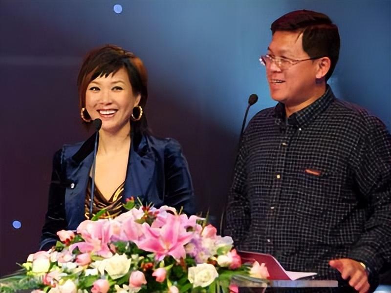 但是李静却非常淡定,离开央视之后,她还有很多选择.