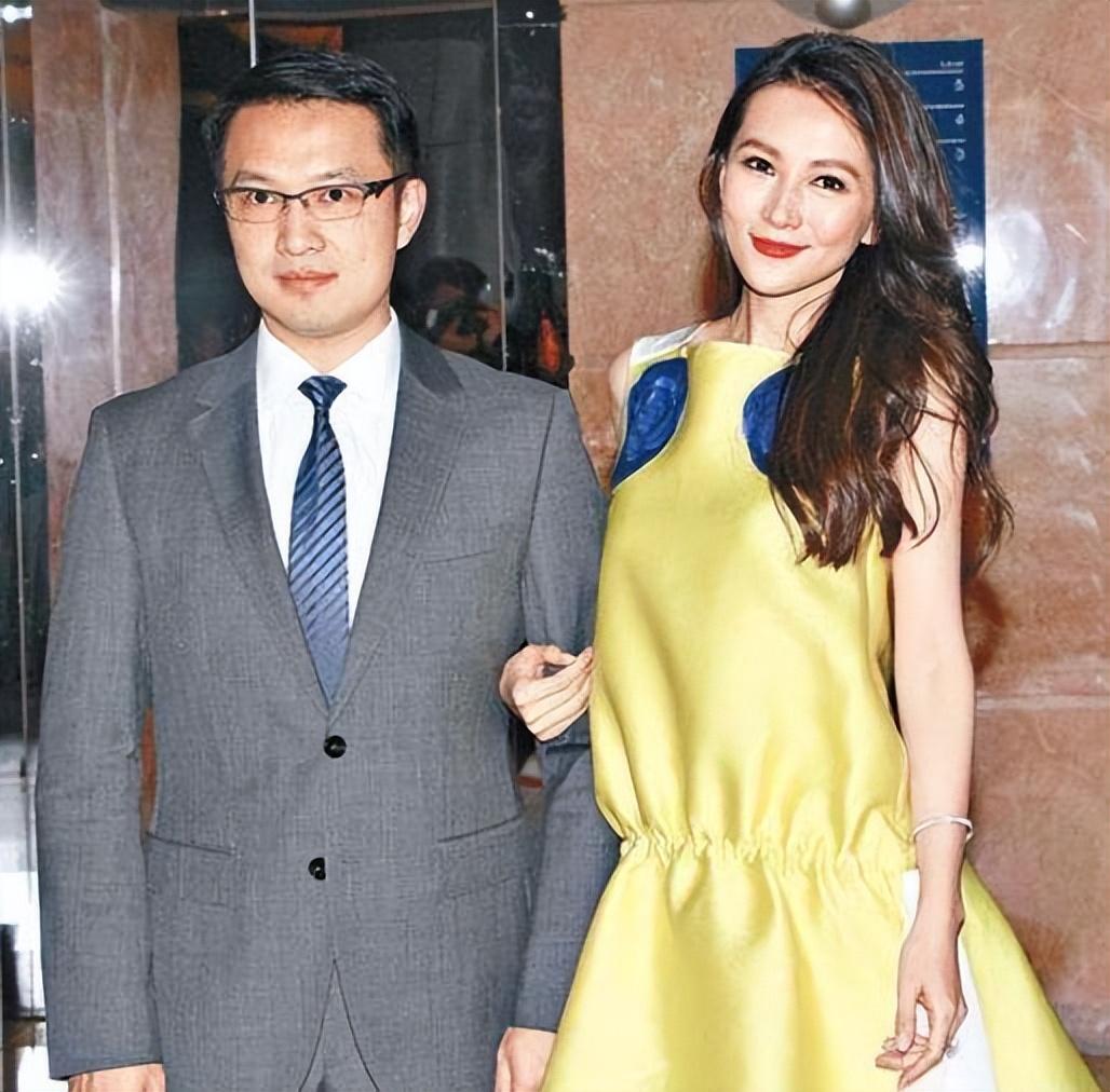 陈法拉官宣二胎从豪门弃妇到外交官夫人谁还记得她的陈年八卦