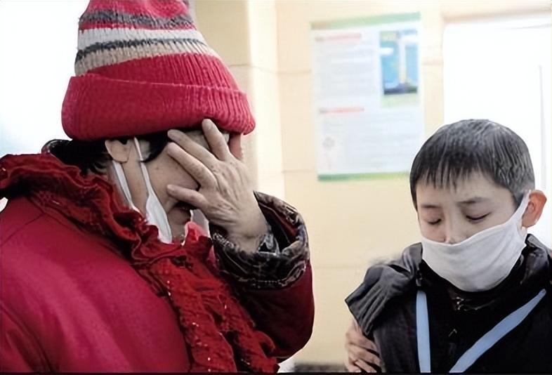 09年徐州42岁母亲患白血病12岁儿子捐髓救母母亲含泪写遗书