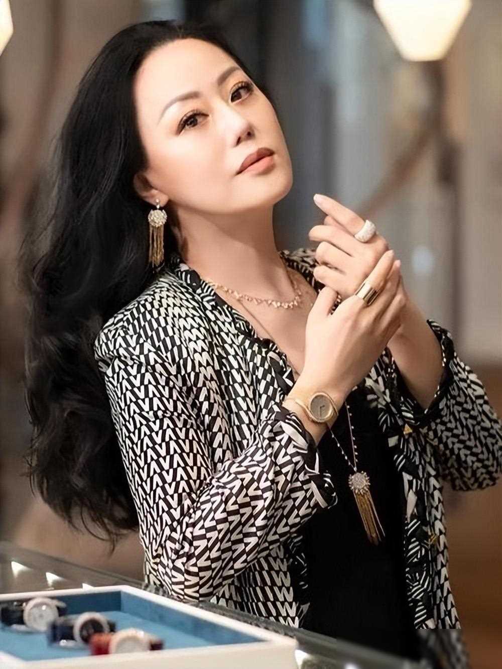 香港名媛第一妖女榨干2个亿万富豪成为豪门恐惧的女人