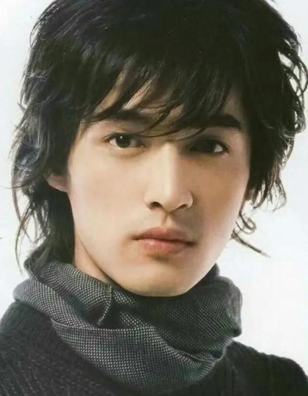 薛佳凝分手15年后胡歌娶妻生子她却选择出家背后心酸无人知