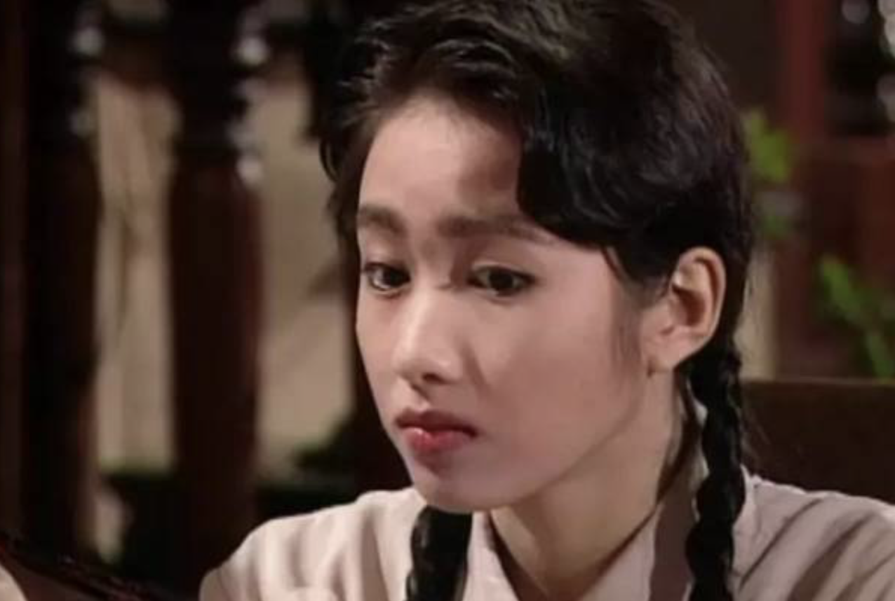 1971年,黎姿出生在香港一个电影世家,可以说是含着金钥匙出生的.