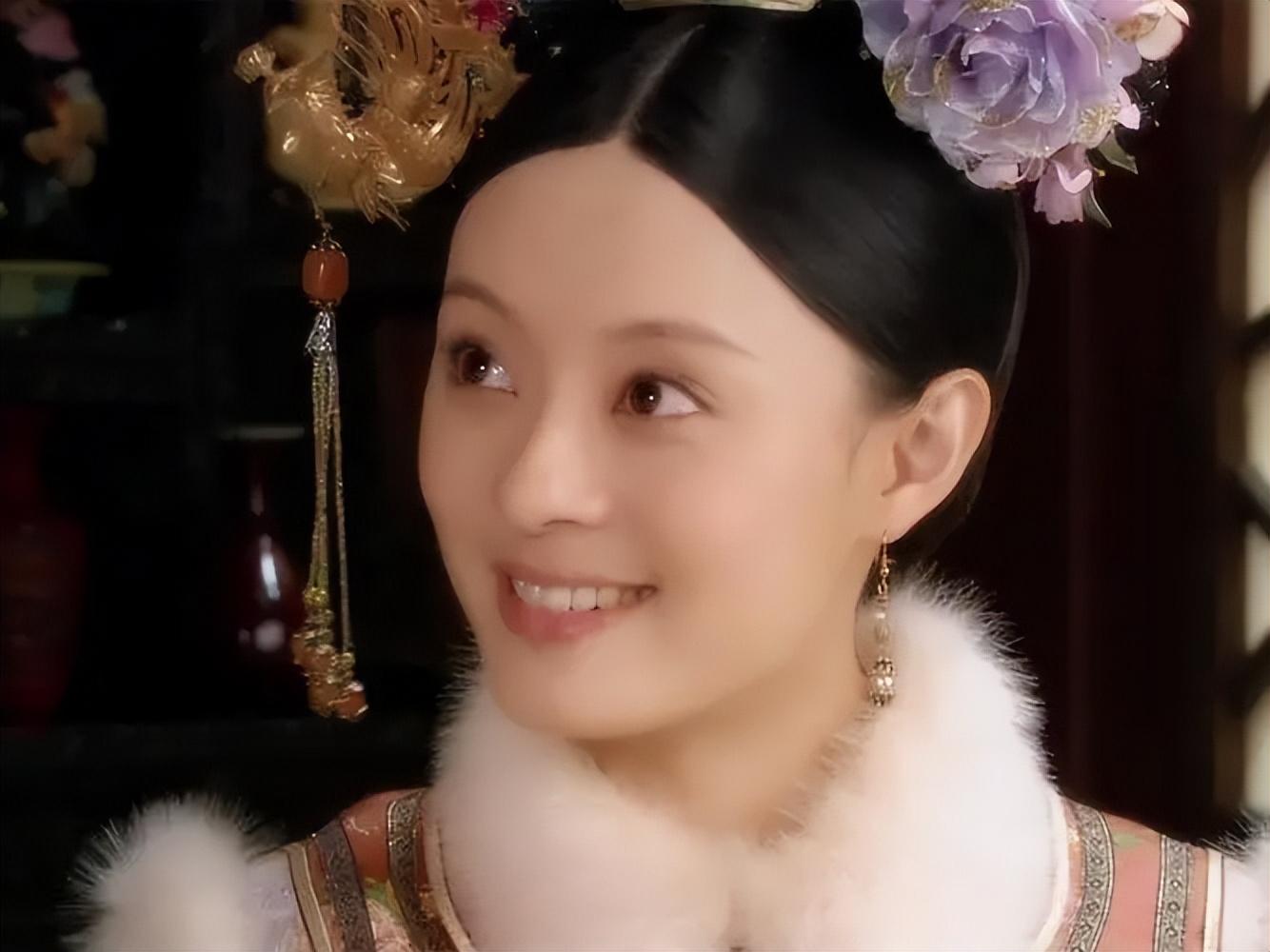 首先就是饰演女主甄嬛的孙俪,参演《甄嬛传》时,她还没到30岁.