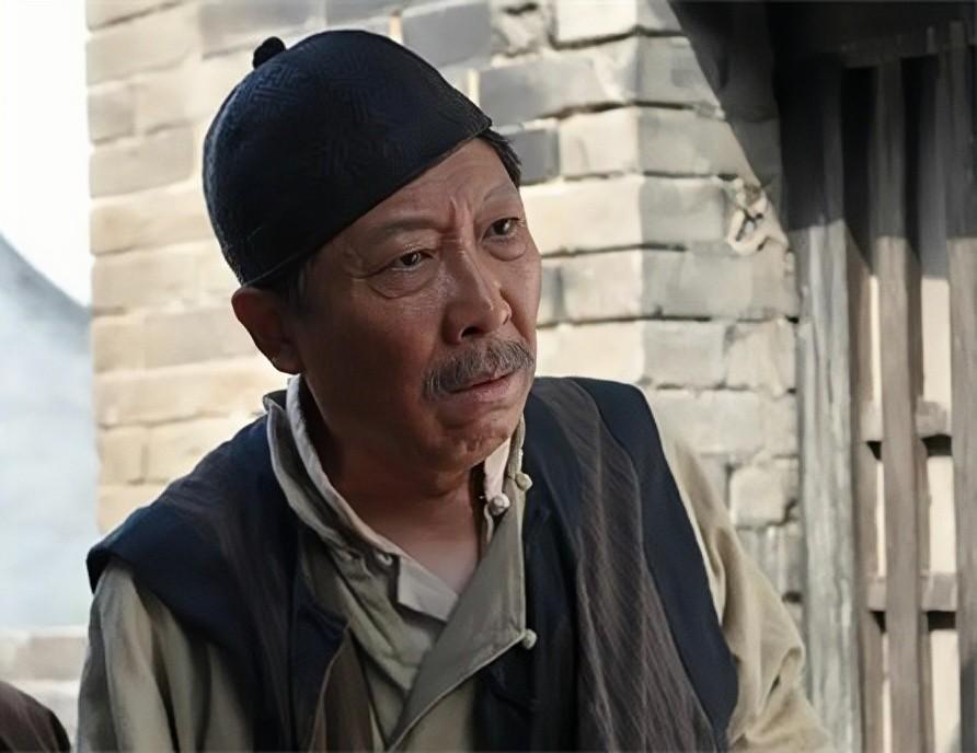 后来发现,果然是一个话剧院的同事,只是之前很少见面而已.