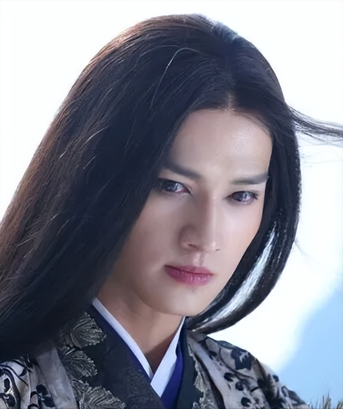 拍完《家有儿女》就没有什么水花了,直到2015年《花千骨》的大爆,让