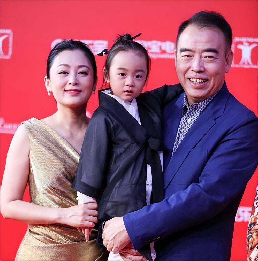 "大陆第一美女"陈红早已不活跃在荧幕面前了,但即使不靠知名导演的