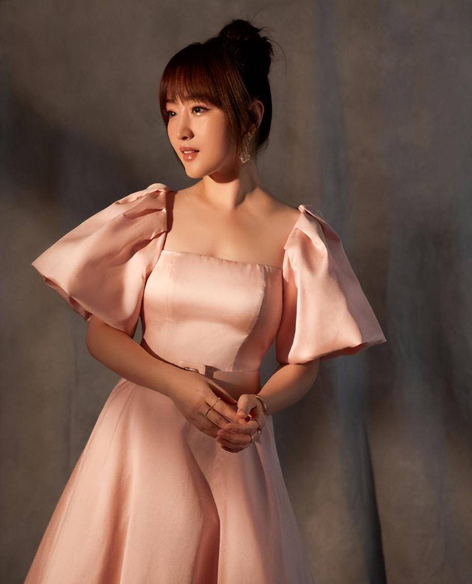 身高不够身材来凑杨钰莹丰满的身材就是她最犀利的武器